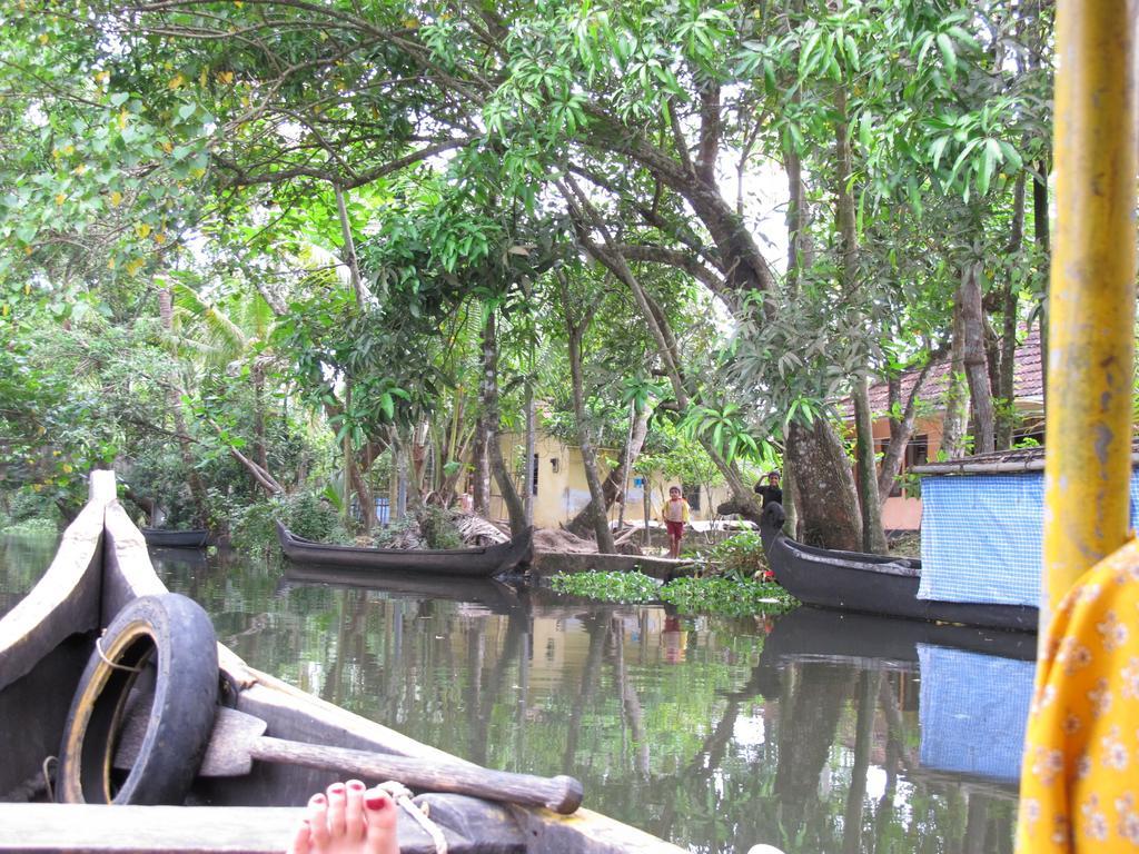 Paradise Inn Guest House Alappuzha Esterno foto