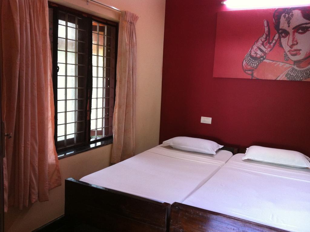 Paradise Inn Guest House Alappuzha Esterno foto